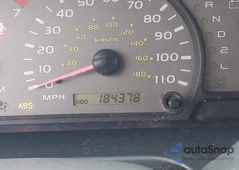 2002 Toyota Sequoia Limited V8 z USA, uszkodzony, nr VIN 5TDBT48A52S099905